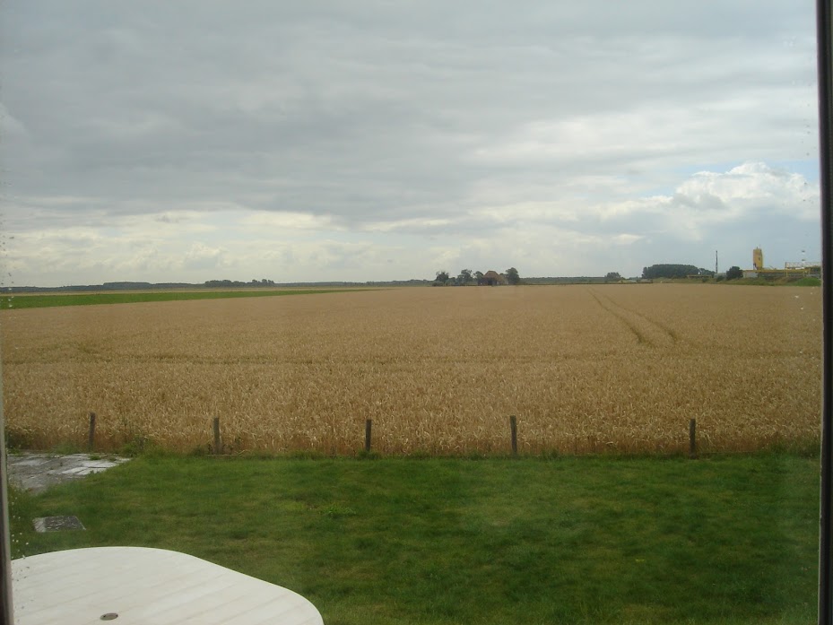 Panoramische landschappen van zeeland zijn indrukwekkend.